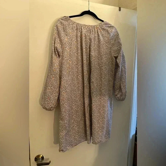 Adorable H & M Floral Print V-Neck Top - Picture 4 of 5